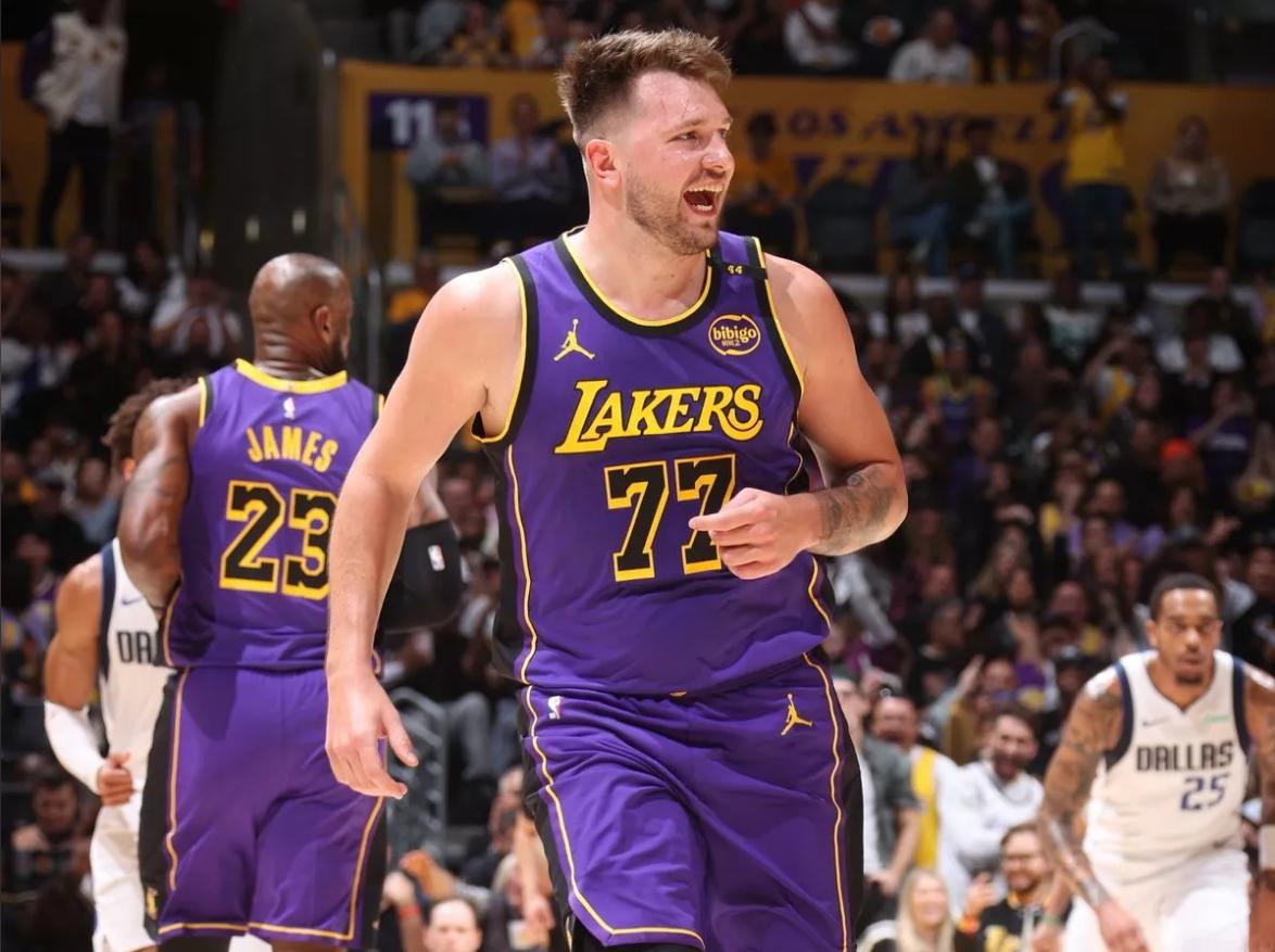 开云体育-东契奇焦点对战，萨拉赫与50激战湖人分钟，夺冠胜负难料！的简单介绍-开云体育